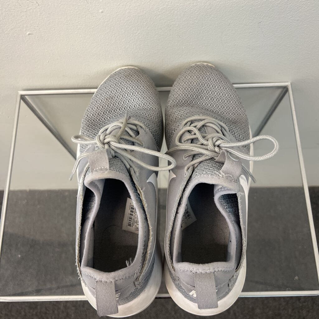 Nike Grey Roshe Two Sneakers 7.5