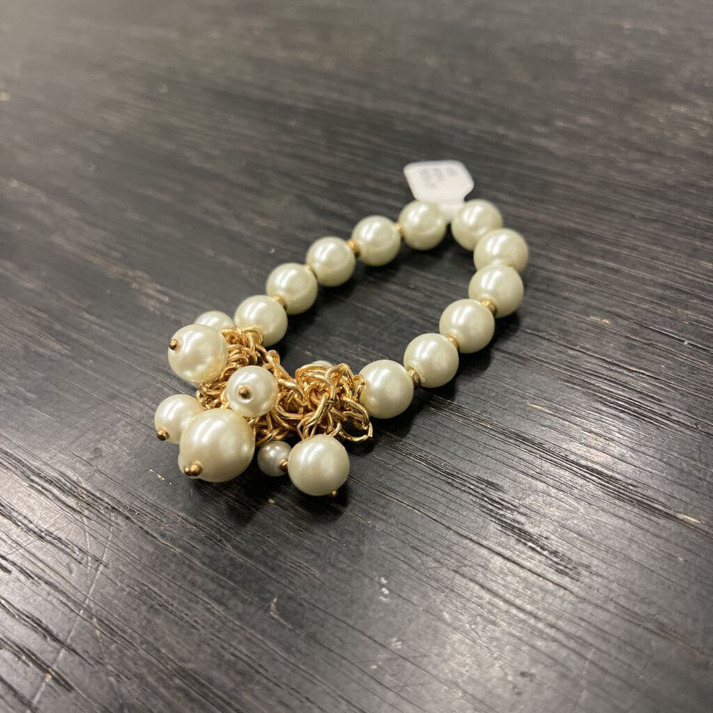 Gold/ Pearl Stretchy Cluster Bracelet