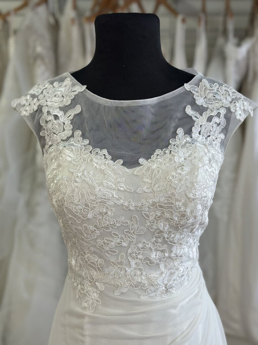 DB Studio Ivory Lace Top Bridal Gown 8