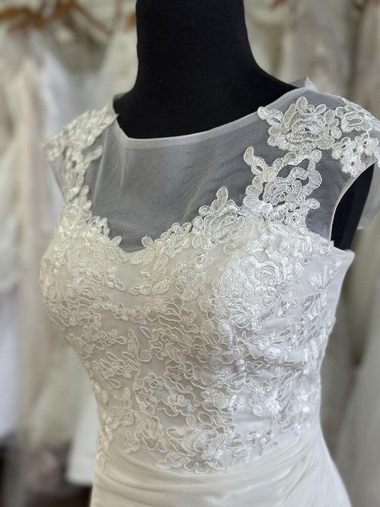 DB Studio Ivory Lace Top Bridal Gown 8