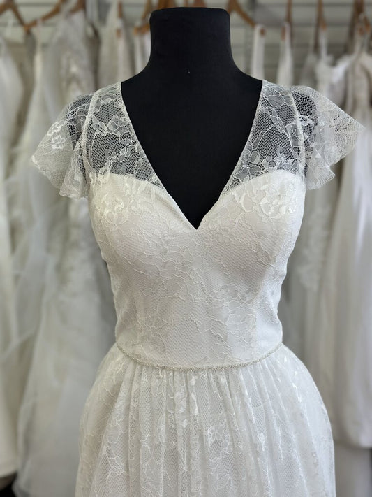 Mori Lee Ivory Lace Flutter Sleeve Bridal Gown 8/10