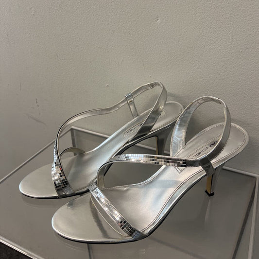 Bandolino Silver Strappy Open Toe Heels 10