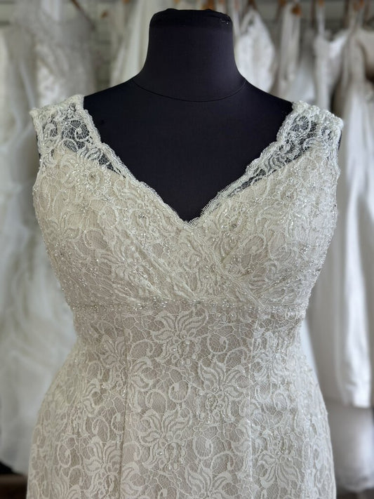 David's Bridal Ivory Lace V Neck Bridal Gown 16W