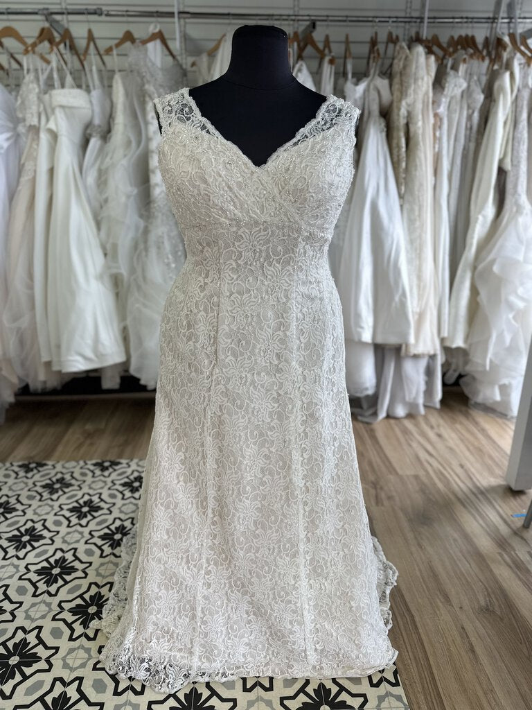 David's Bridal Ivory Lace V Neck Bridal Gown 16W