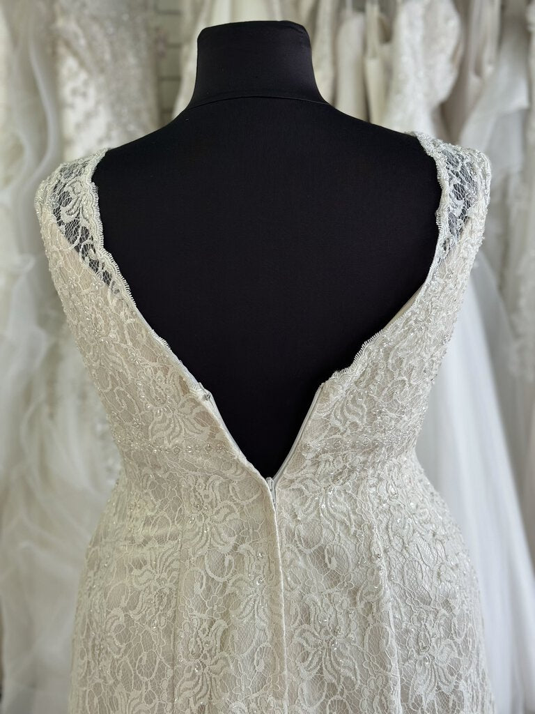 David's Bridal Ivory Lace V Neck Bridal Gown 16W