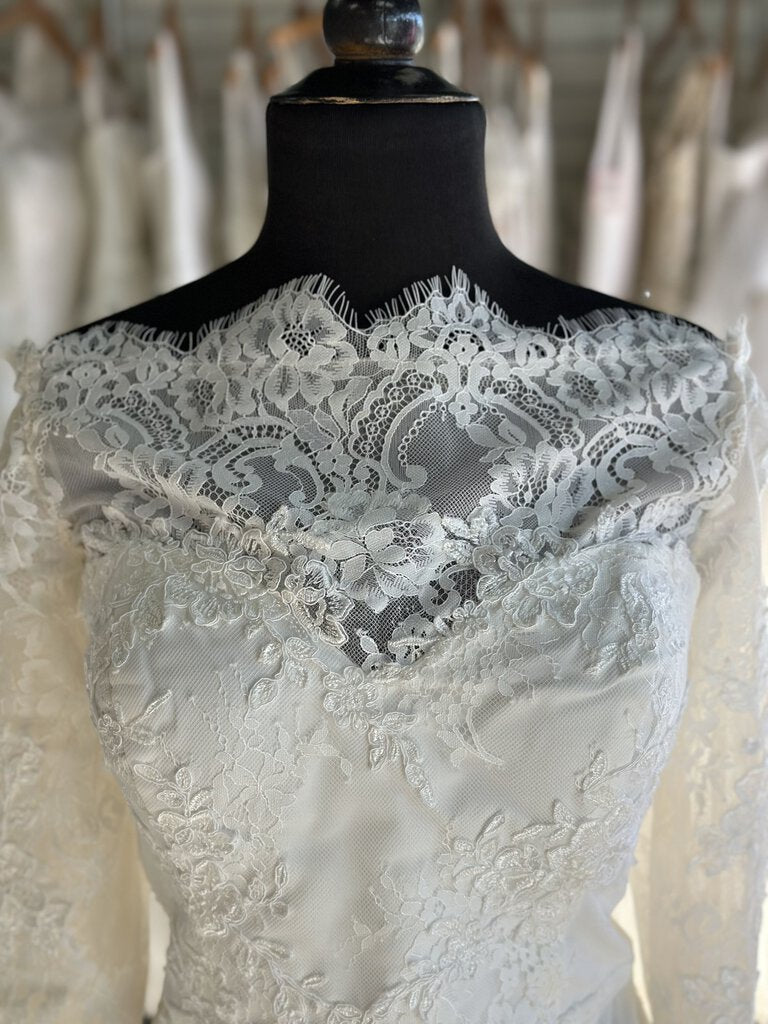 JJ's House Lace Top Sleeve Bridal Gown Large