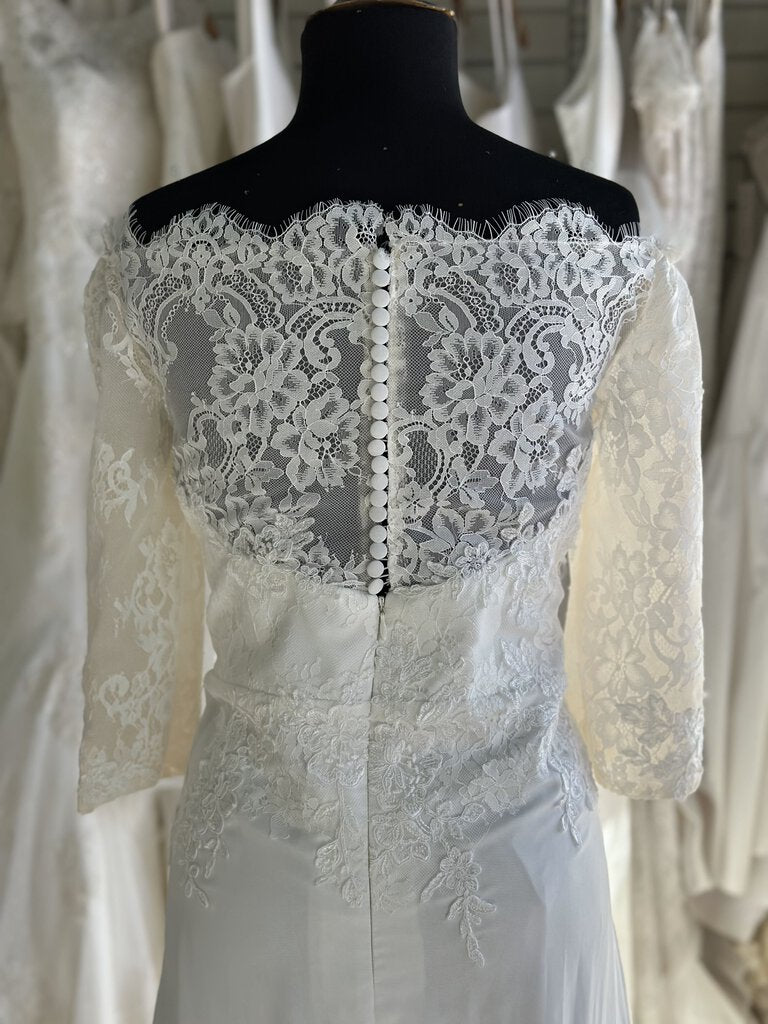 JJ's House Lace Top Sleeve Bridal Gown Large