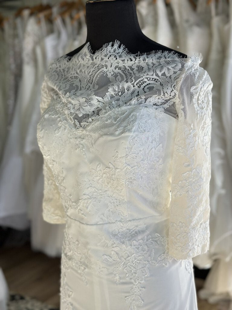 JJ's House Lace Top Sleeve Bridal Gown Large