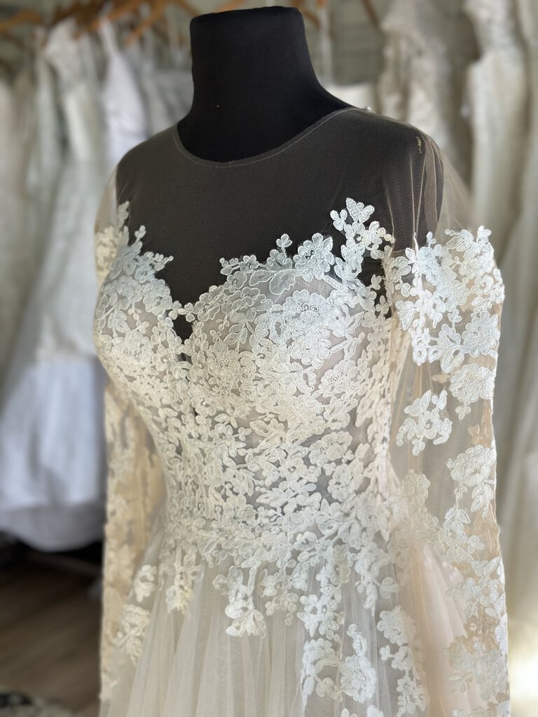 Essence Of Australia Ivory Lace Long Sleeve Bridal Gown 6