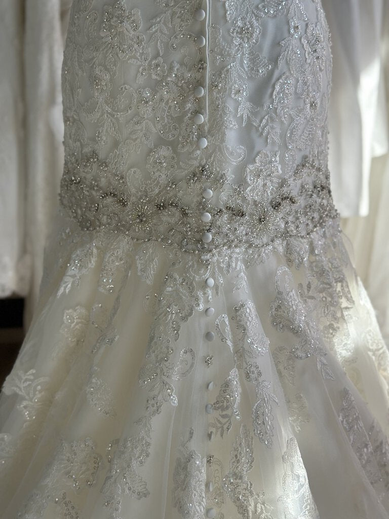 Ivory Lace Embellished Fit and Flare Bridal Gown 2