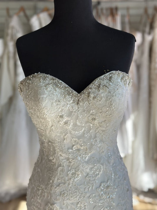 Ivory Lace Embellished Fit and Flare Bridal Gown 2