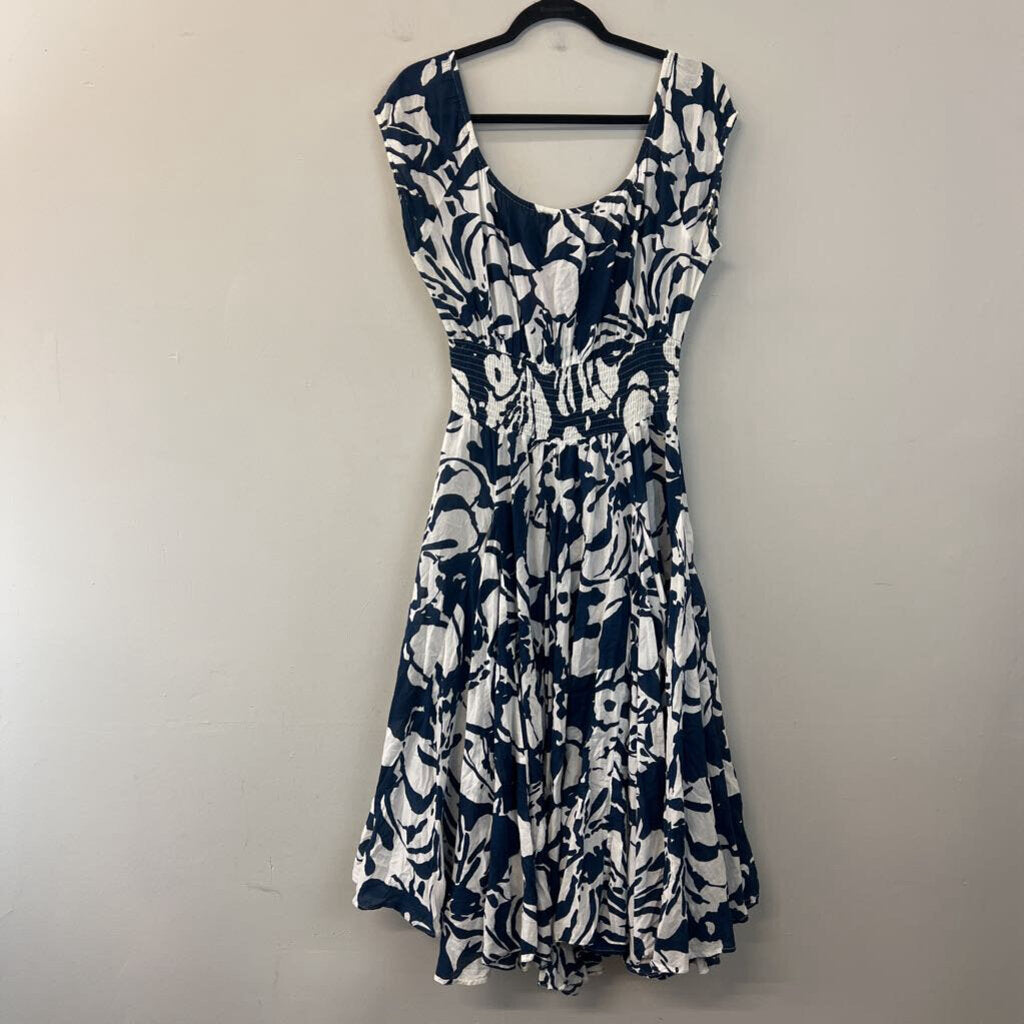 Chelsea and Theodore Blue/ White Print Short Sleeve Midi Dress Medium