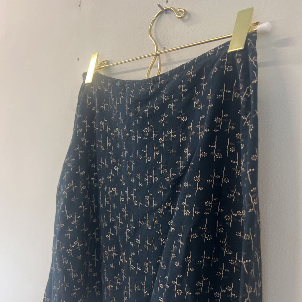 Wrapper Black/ Cream Print Skirt Extra Small