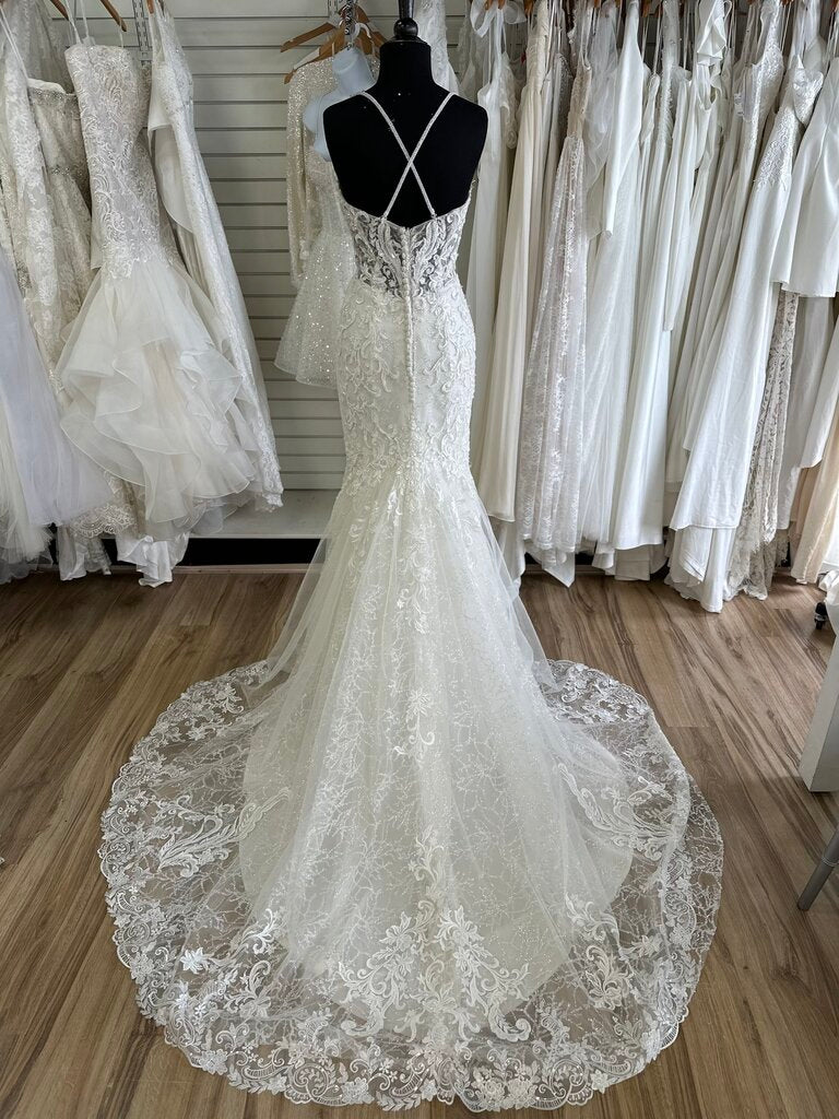 Justin Alexander Sequined Lace Fitted Bridal Gown 12