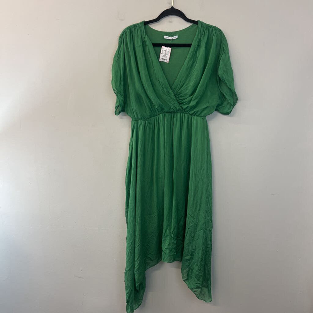 Tempo Paris Green Flowy Short Sleeve Midi Dress Small/ Medium