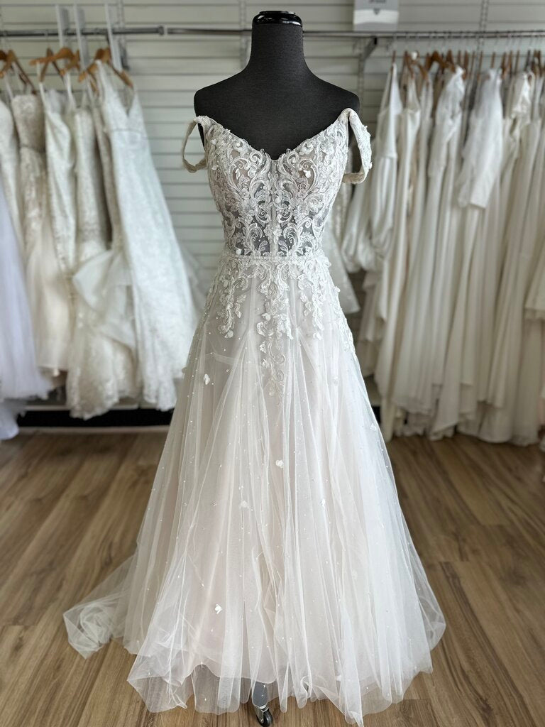 Mori Lee Ivory/ Light Gold Lace A Line Bridal Gown 10