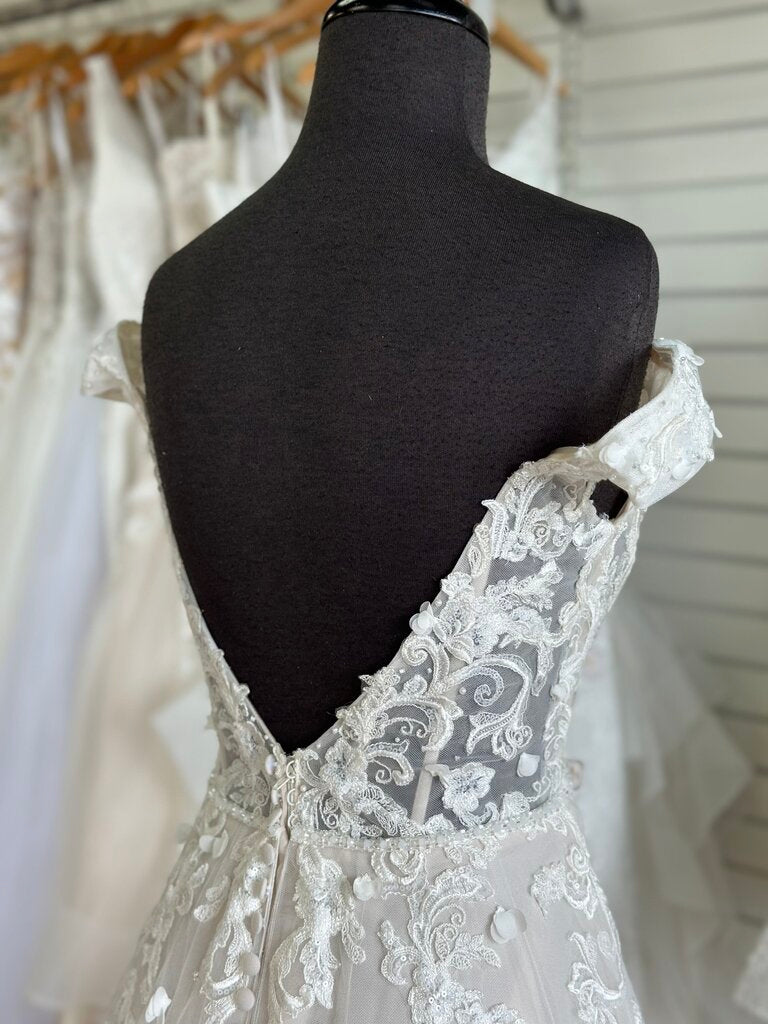 Mori Lee Ivory/ Light Gold Lace A Line Bridal Gown 10