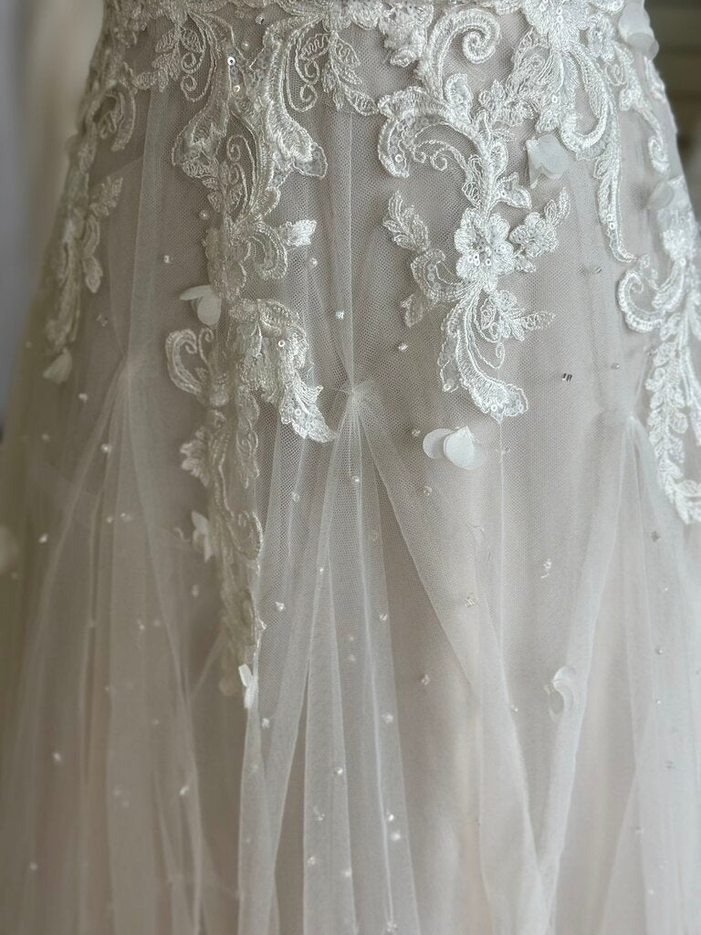 Mori Lee Ivory/ Light Gold Lace A Line Bridal Gown 10