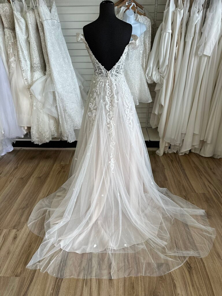 Mori Lee Ivory/ Light Gold Lace A Line Bridal Gown 10