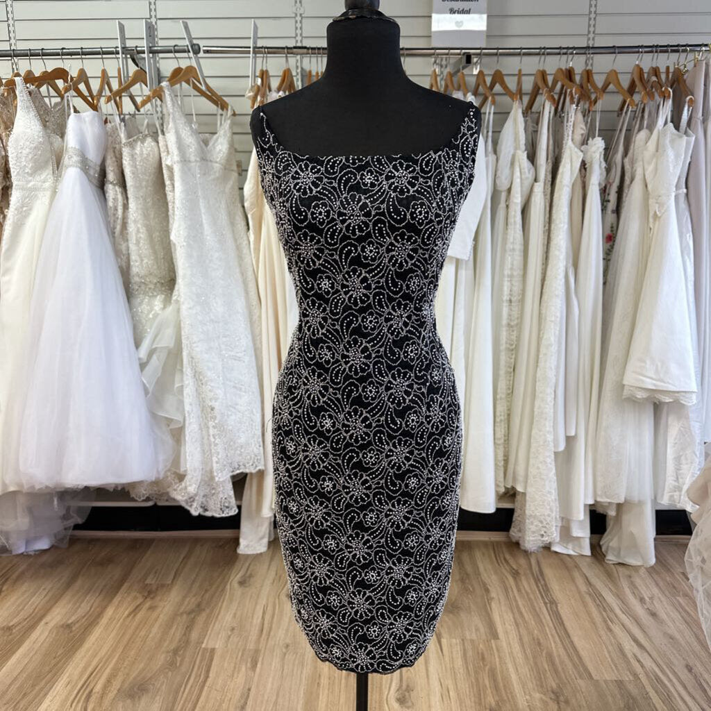 Carmen Marc Valvo Black/ White Beaded Flower Short Formal Dress 8