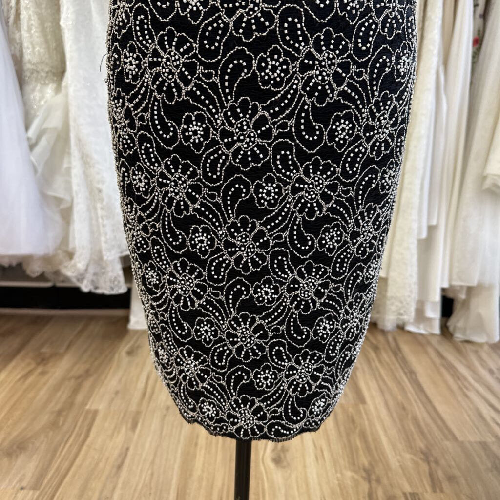 Carmen Marc Valvo Black/ White Beaded Flower Short Formal Dress 8