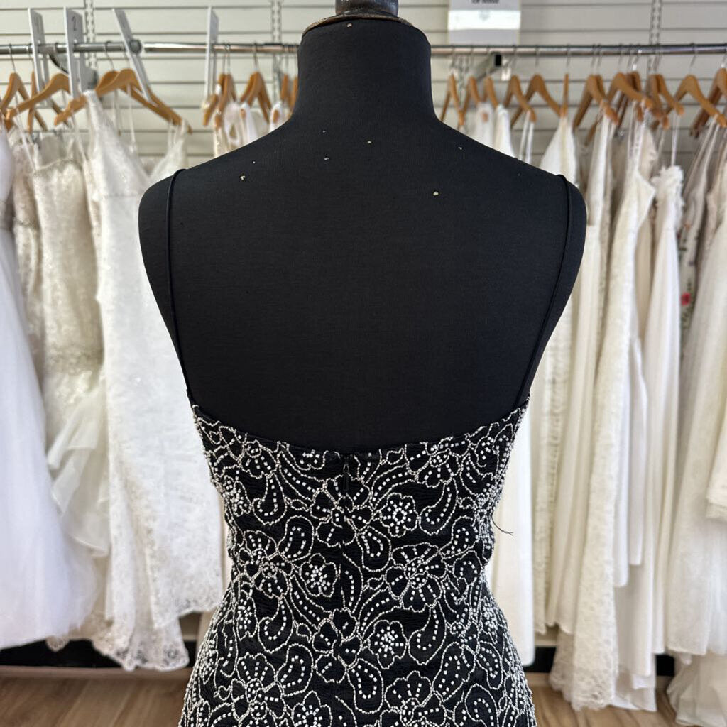 Carmen Marc Valvo Black/ White Beaded Flower Short Formal Dress 8