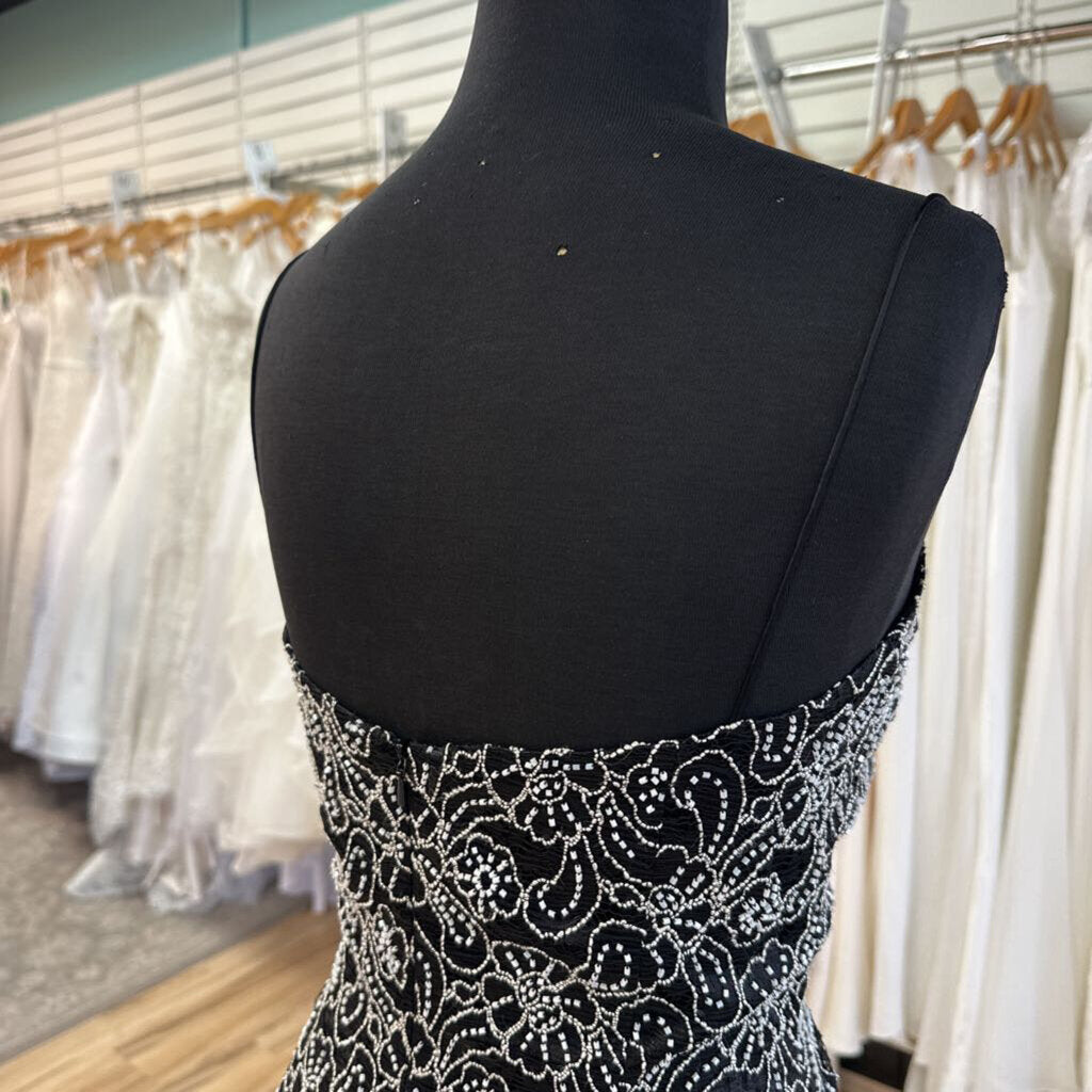 Carmen Marc Valvo Black/ White Beaded Flower Short Formal Dress 8