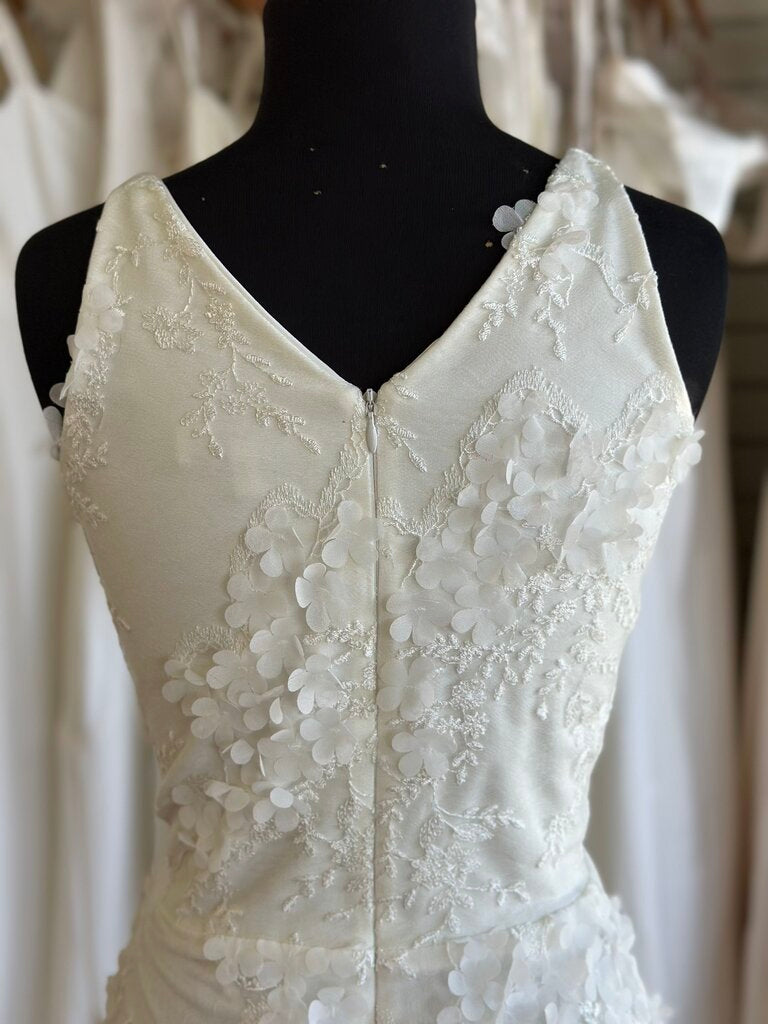 Dress The Population Ivory Lace/ 3D Flower Bridal Gown Large