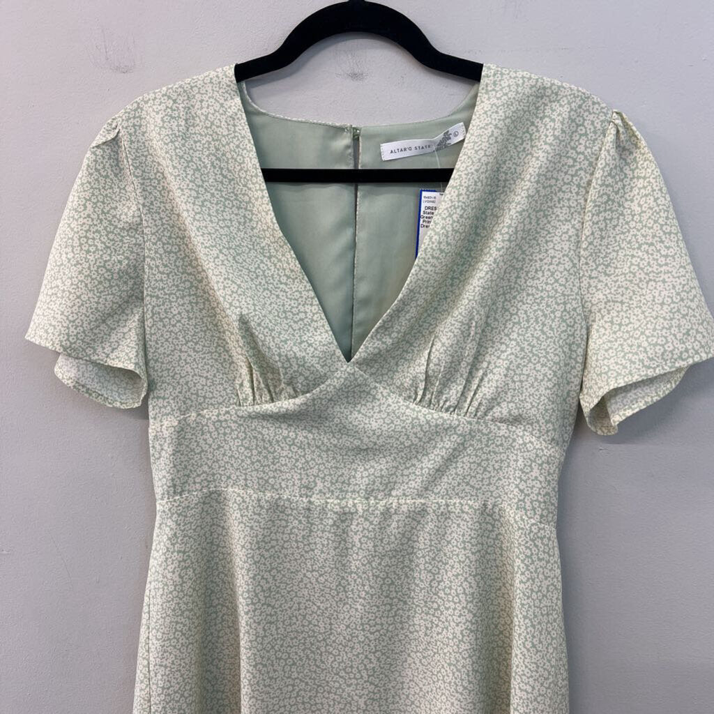 Altar'd State Green/ White Flower Print Short Sleeve Dress Large
