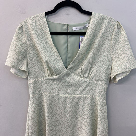 Altar'd State Green/ White Flower Print Short Sleeve Dress Large