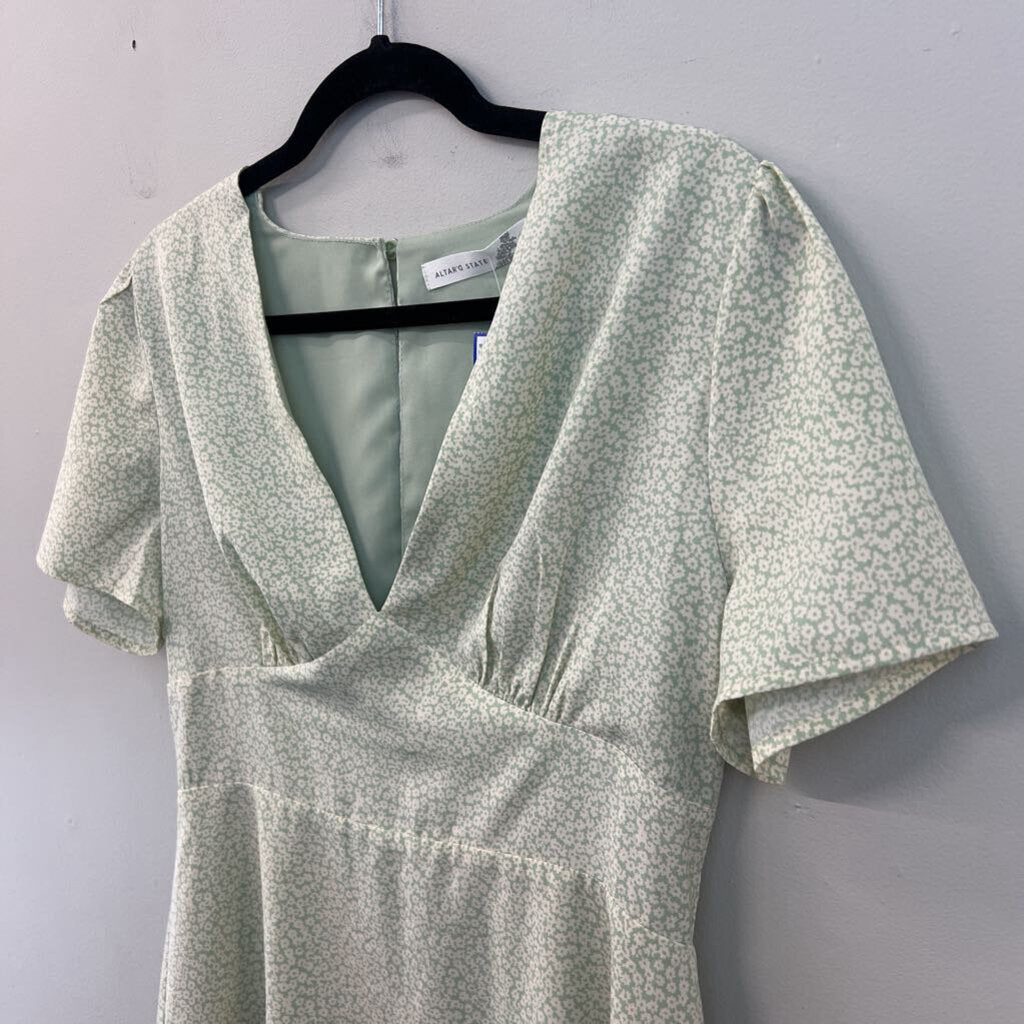 Altar'd State Green/ White Flower Print Short Sleeve Dress Large