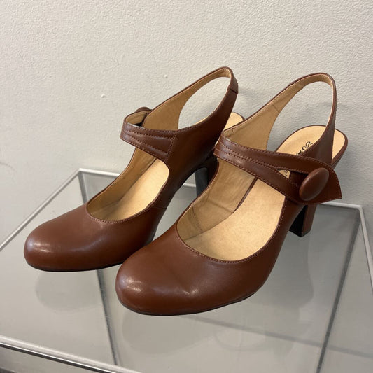 Breckelle's Brown Leather Button Strap Closed Toe Sling Back Heels 9