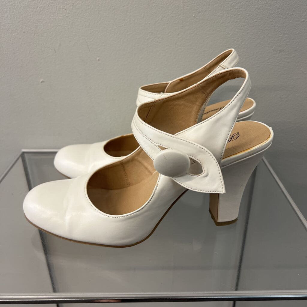 Breckelle's White Leather Button Strap Closed Toe Sling Back Heels 9