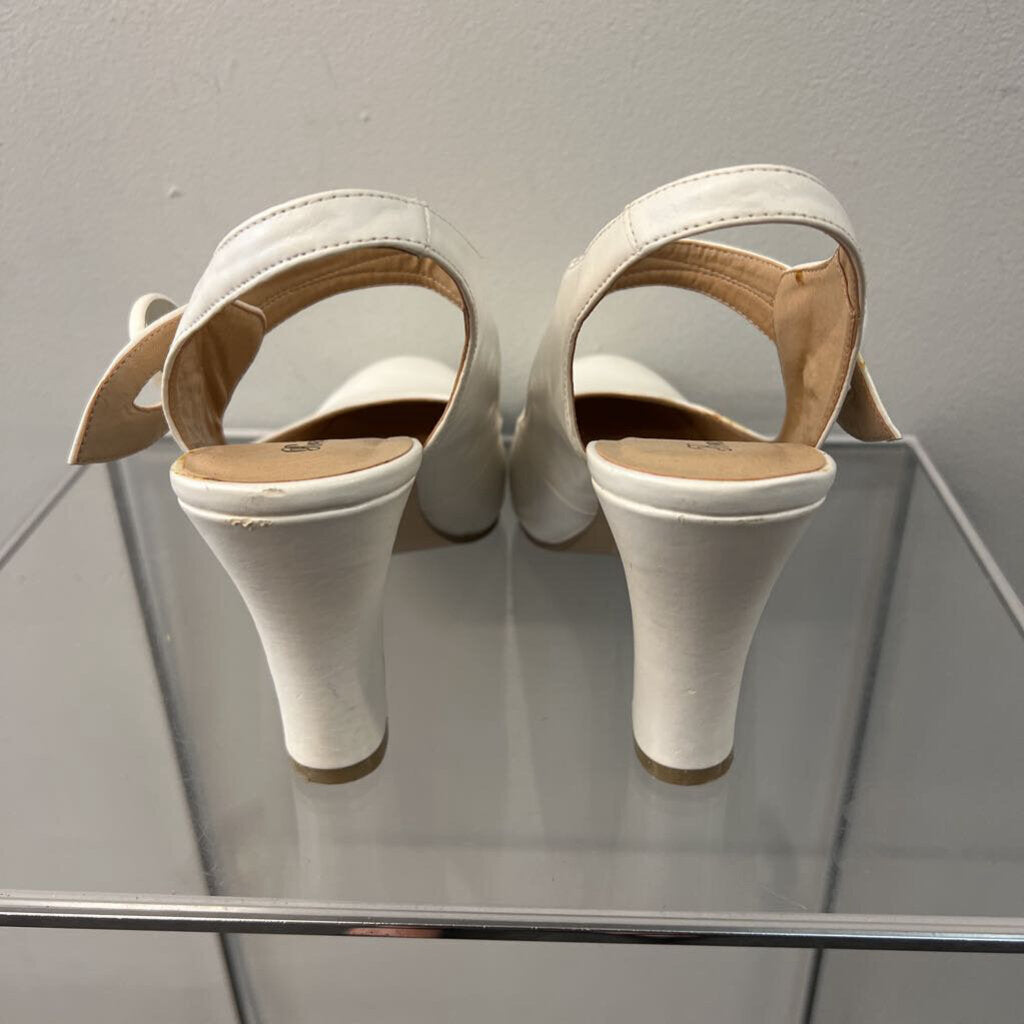 Breckelle's White Leather Button Strap Closed Toe Sling Back Heels 9
