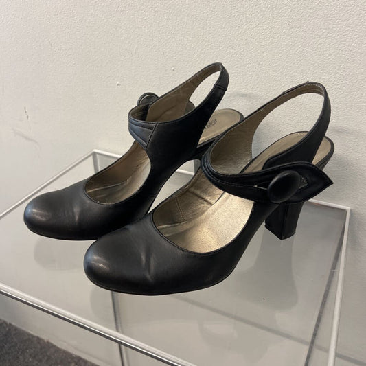 Breckelle's Black Leather Button Strap Closed Toe Sling Back Heels 9