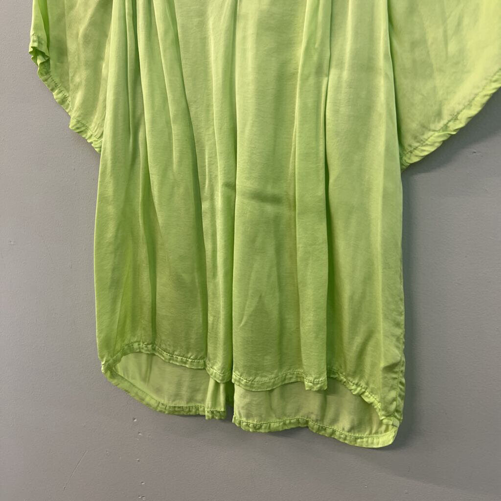 Red Haute Green Short Sleeve Top Medium
