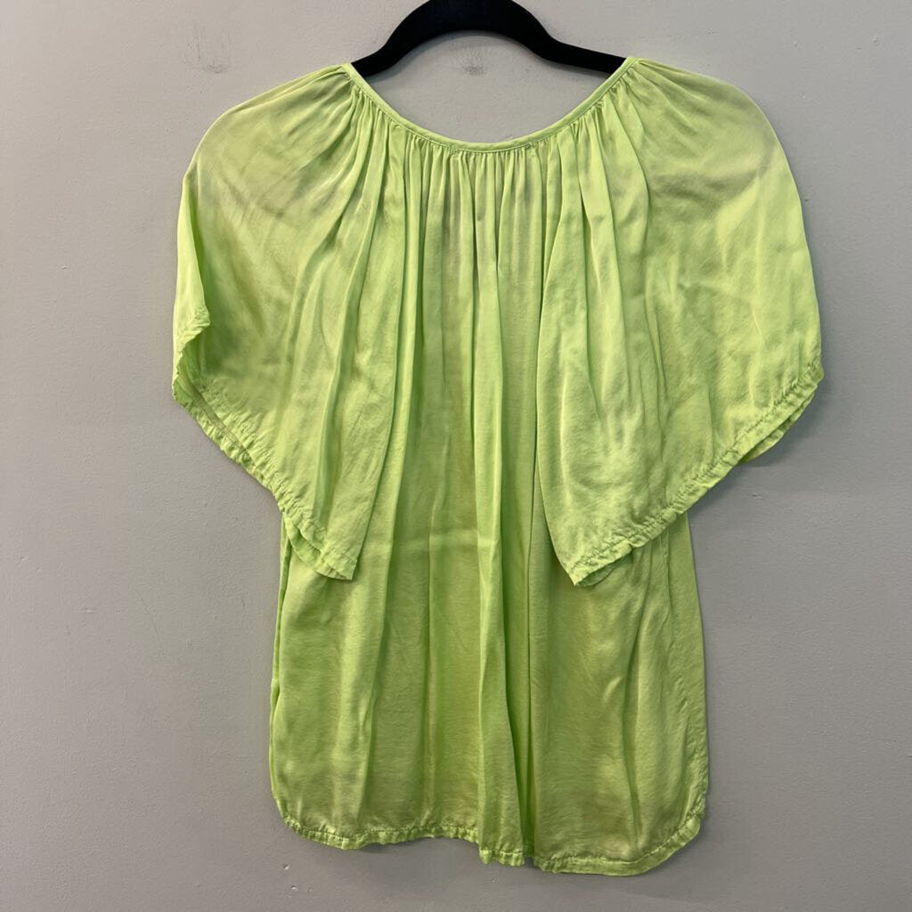 Red Haute Green Short Sleeve Top Medium