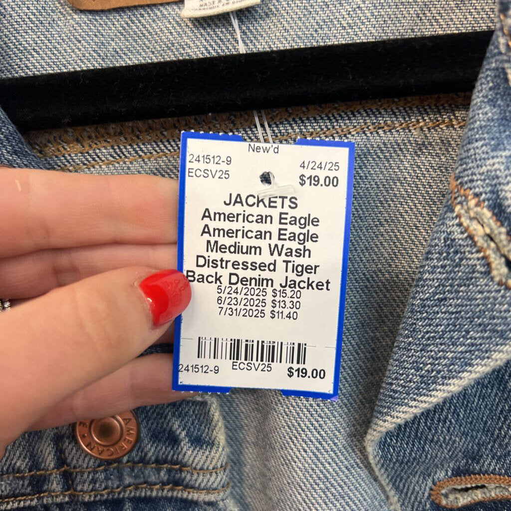 American Eagle Medium Wash Distressed Tiger Back Denim Jacket Extra Small