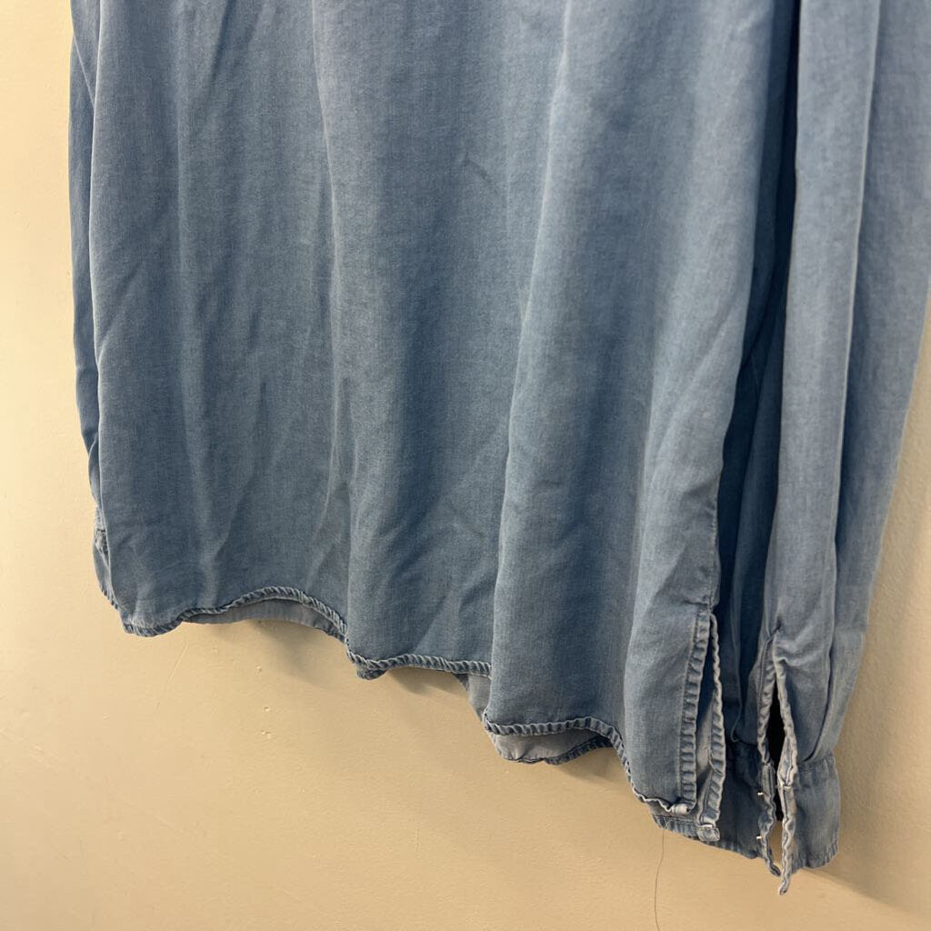 Wonderly Blue Chambray Long Sleeve Ruffle Detail Snap Front Top Medium