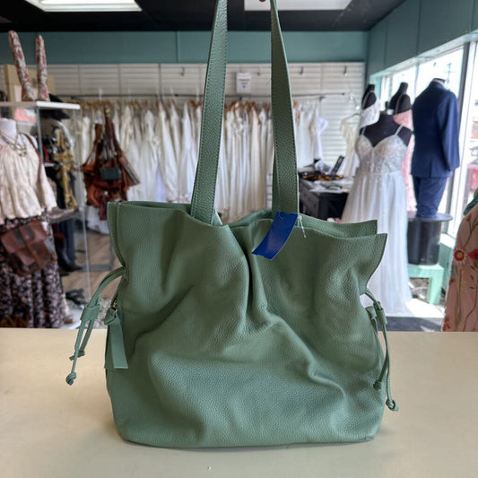 Tote le Monde Mint Pebbled Leather Purse
