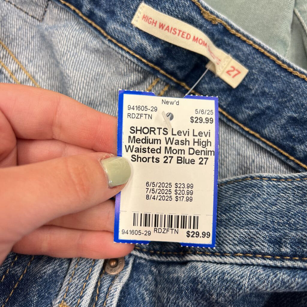 Levi Medium Wash High Waisted Mom Denim Shorts 27