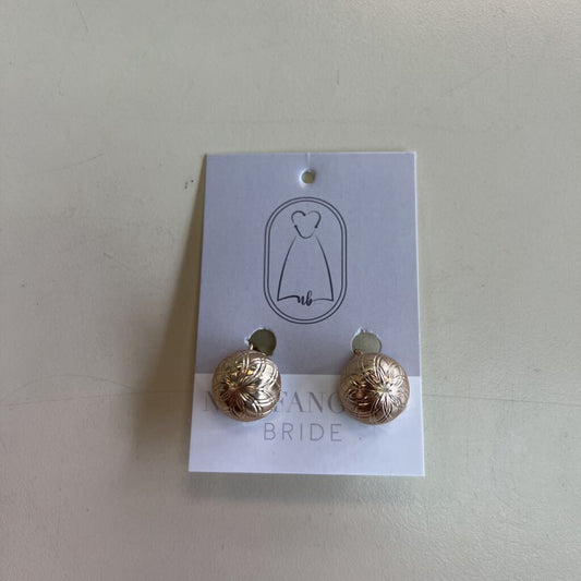 Vintage Gold Clip On Earrings