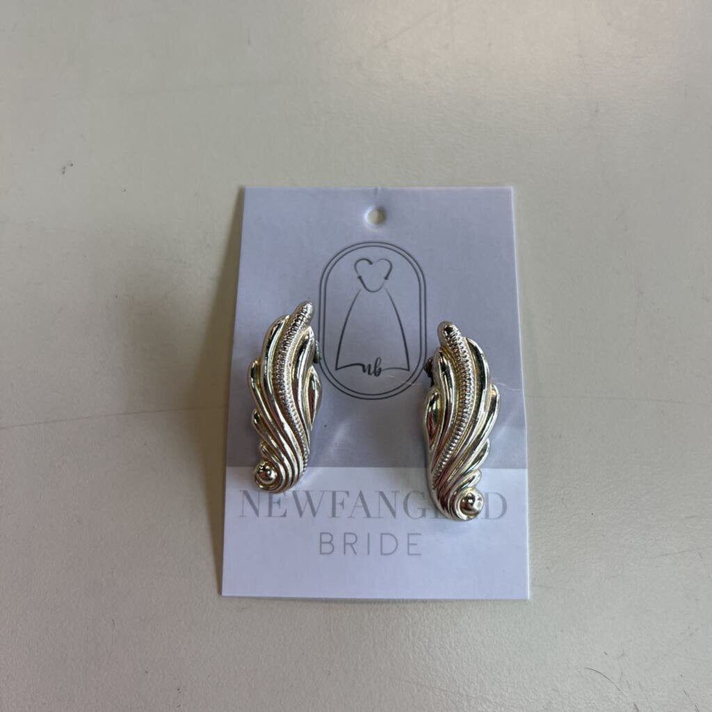 Vintage Scalloped Clip On Earrings