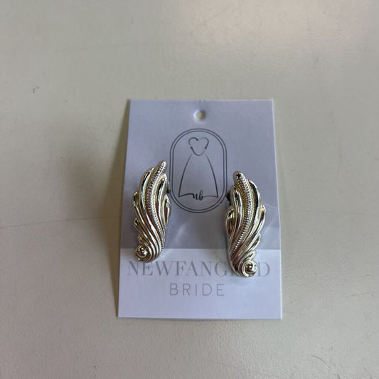 Vintage Scalloped Clip On Earrings
