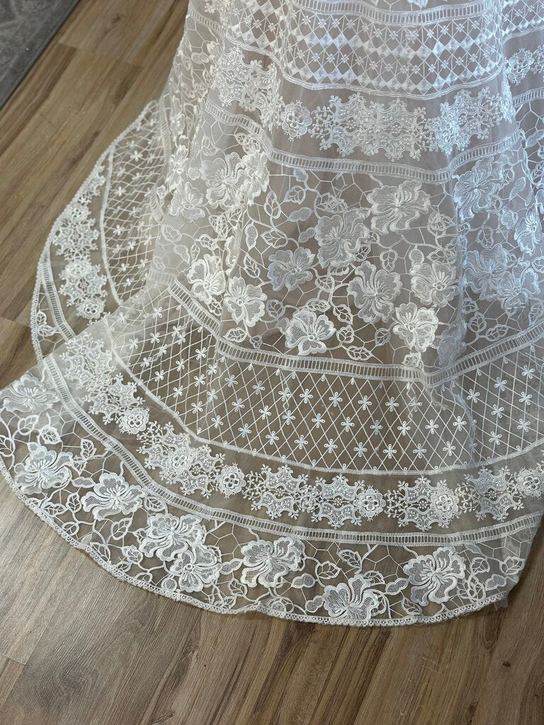 Maggie Sottero Key Hole Back Lace Dress 12