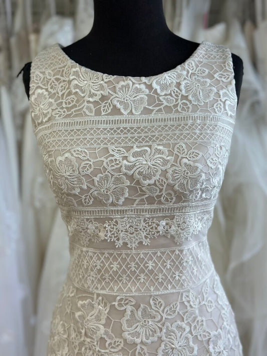 Maggie Sottero Key Hole Back Lace Dress 12