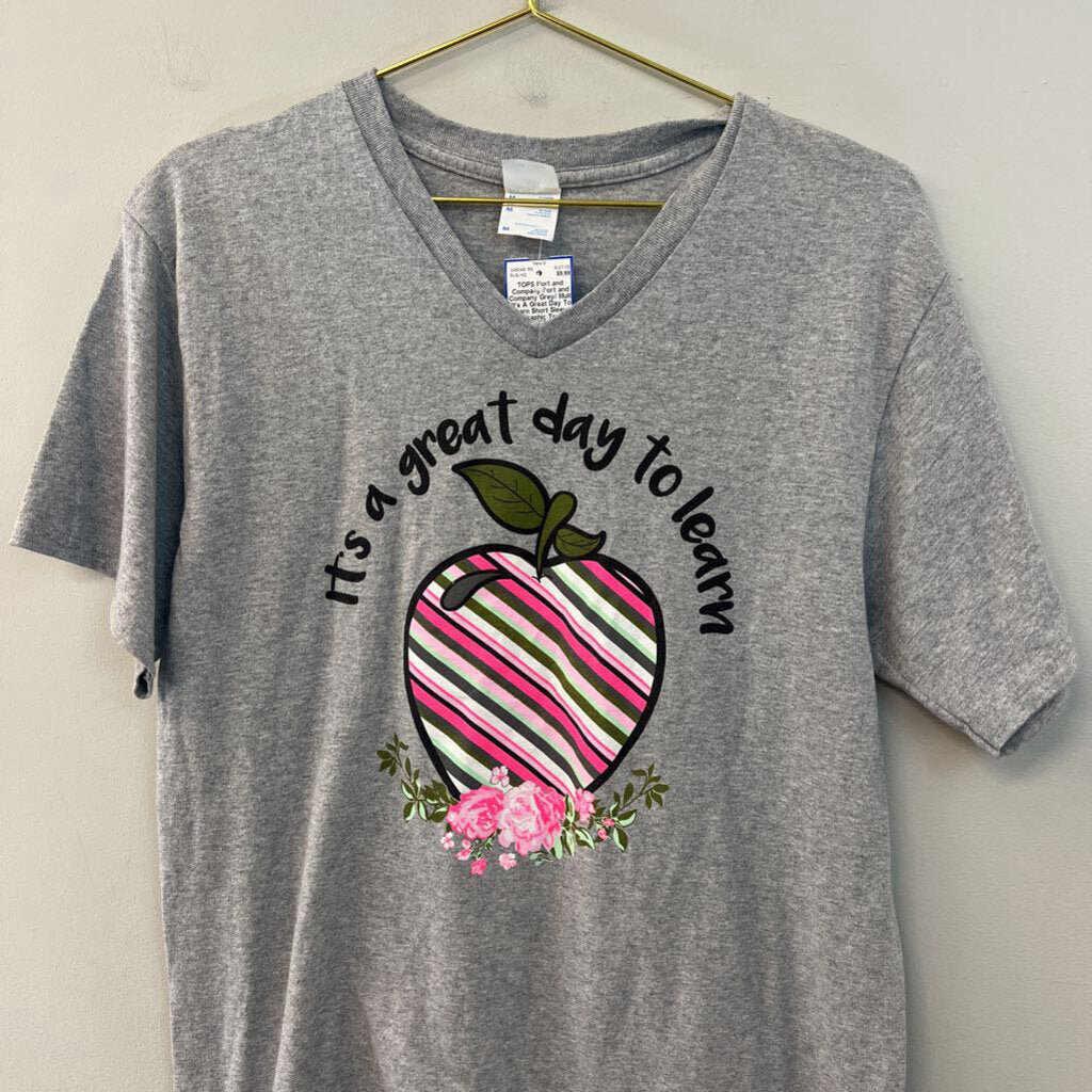 Port and Company Grey/ Multi It's A Great Day To Learn Short Sleeve Graphic Tee Medium