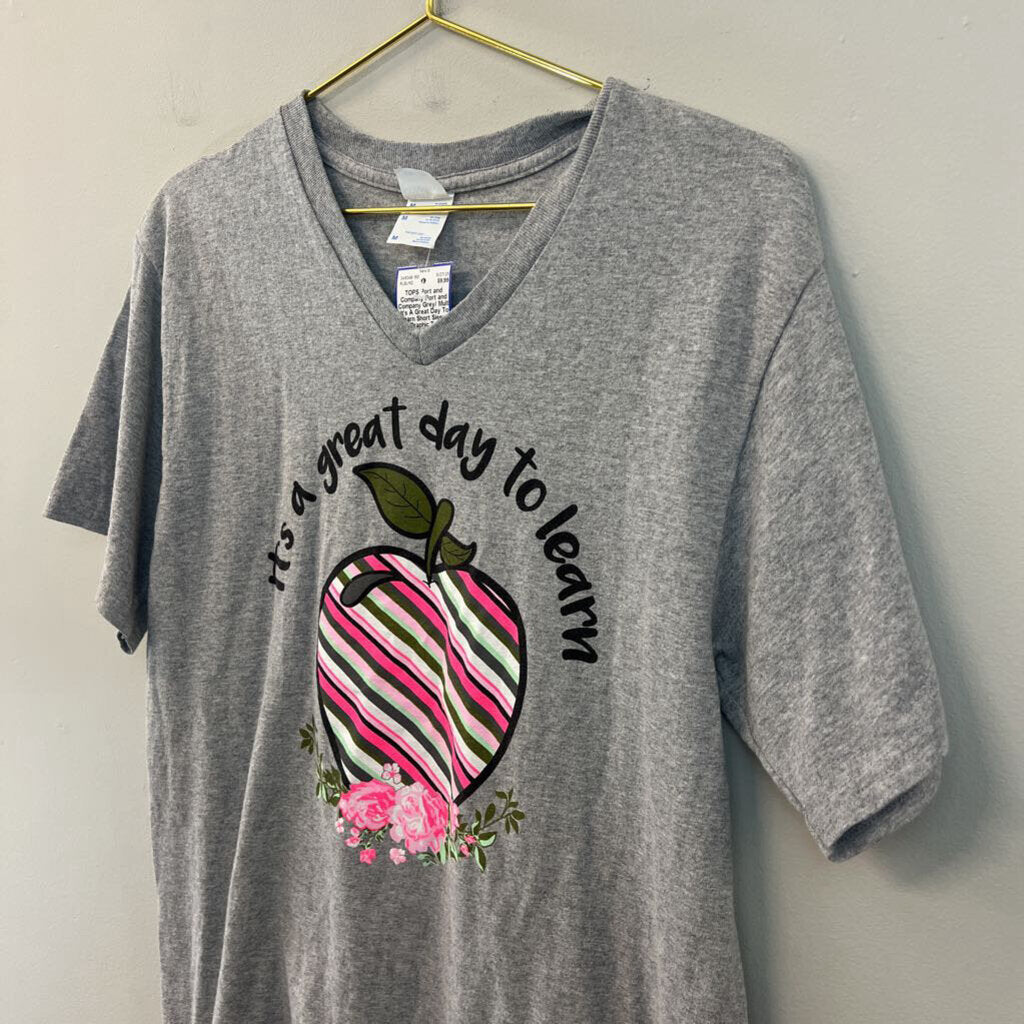 Port and Company Grey/ Multi It's A Great Day To Learn Short Sleeve Graphic Tee Medium