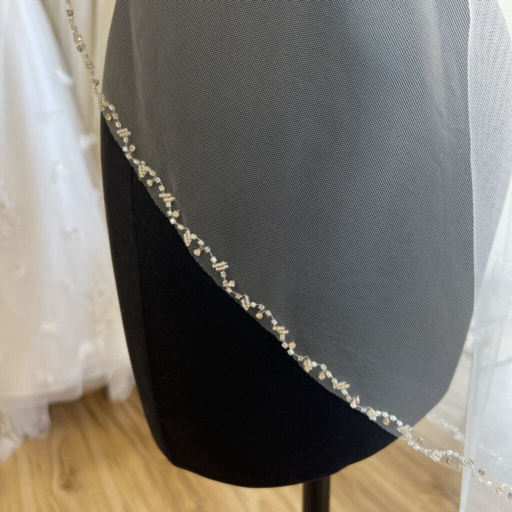 Marionat Beaded Edge Veil