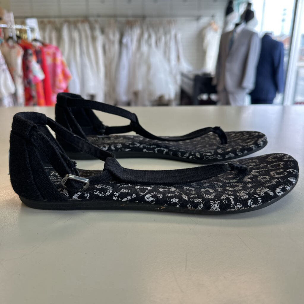 Toms Black/ White Print Sandals 7